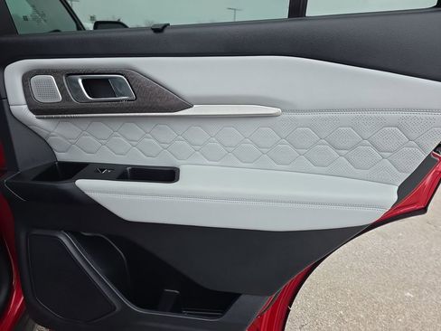 Used 2025 Ford Explorer Platinum w/ LUX Leather Package image 35