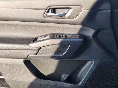 Certified 2024 Nissan Pathfinder SL w/ SL Premium Package FWD image 17