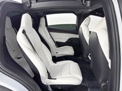 Used 2022 Tesla Model X image 44