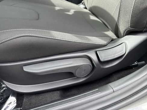 Certified 2025 Hyundai Elantra Sport image 23