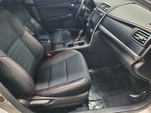 Used 2015 Toyota Camry SE image 15