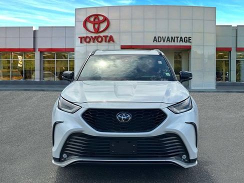 Used 2022 Toyota Highlander XSE FWD image 2