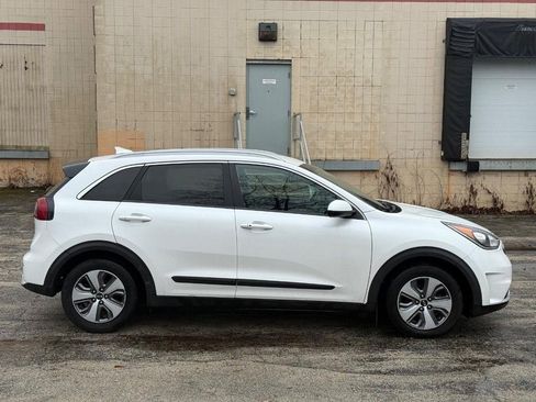 Used 2019 Kia Niro LX image 2