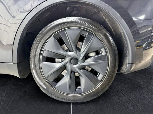 Used 2025 Tesla Model Y Long Range image 31