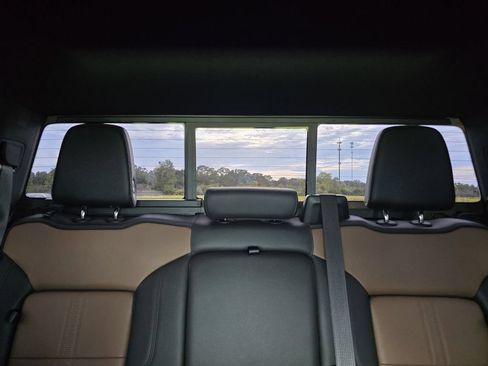 Used 2024 Chevrolet Silverado 2500 High Country w/ High Country Premium Package AWD/4WD image 9