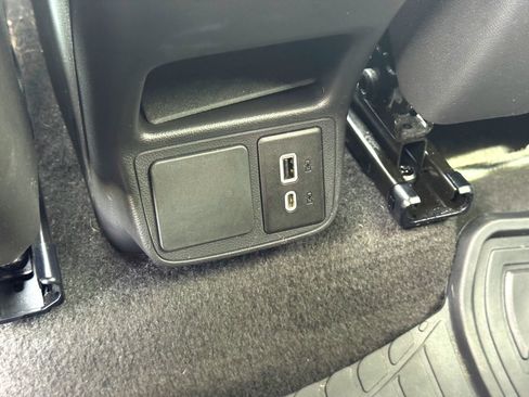 Used 2023 Buick Encore GX Select image 18