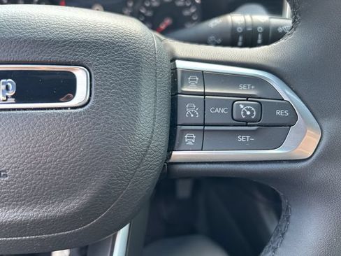 Used 2024 Jeep Compass Limited AWD/4WD image 3