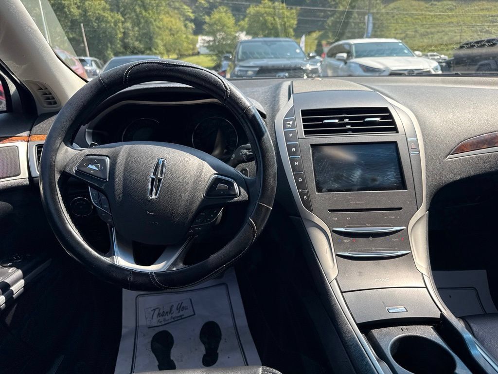 Used 2016 Lincoln MKZ FWD image 13