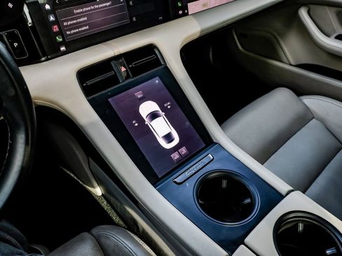 Used 2022 Porsche Taycan image 25