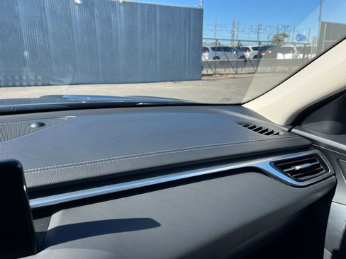 Used 2025 Genesis G70 2.5T image 35