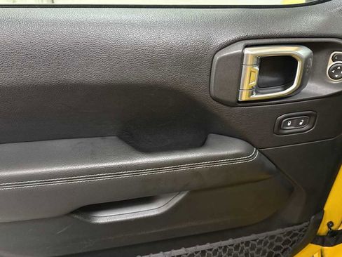 Used 2019 Jeep Wrangler Unlimited Sahara image 16