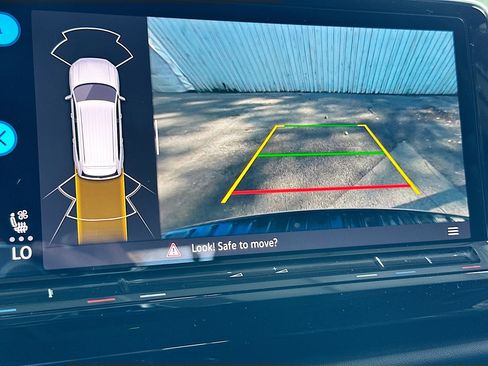 Used 2024 Volkswagen Atlas SE image 13