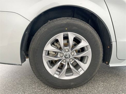 Used 2023 Toyota Sienna XLE image 51