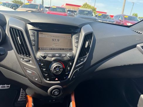 Used 2016 Hyundai Veloster Turbo FWD image 22