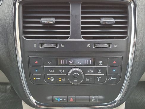 Used 2018 Dodge Grand Caravan SXT w/ Driver Convenience Group image 35