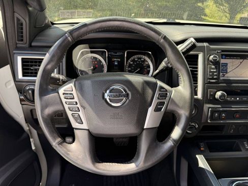Used 2018 Nissan Titan SL w/ Midnight Edition image 19