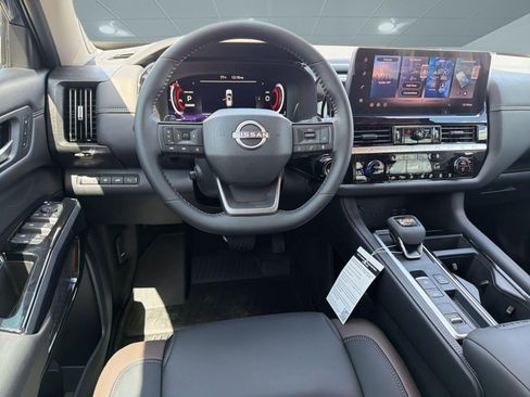 New 2026 Nissan Pathfinder Platinum FWD image 27