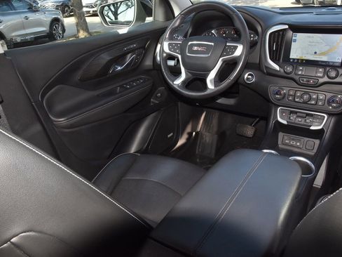 Used 2022 GMC Terrain SLT w/ Infotainment Package II image 15