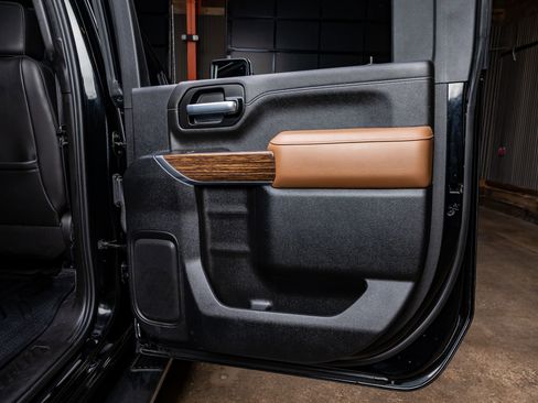 Used 2021 Chevrolet Silverado 2500 High Country image 38