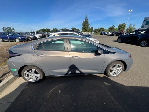 Used 2017 Chevrolet Volt LT FWD image 4