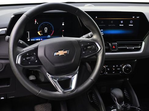 Used 2025 Chevrolet TrailBlazer LT w/ Convenience Package image 12