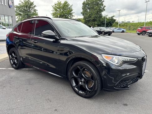 Used 2023 Alfa Romeo Stelvio Estrema AWD/4WD image 9