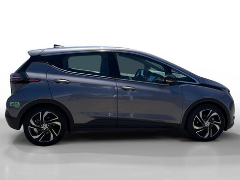 Used 2023 Chevrolet Bolt LT w/ Infotainment Package FWD image 6