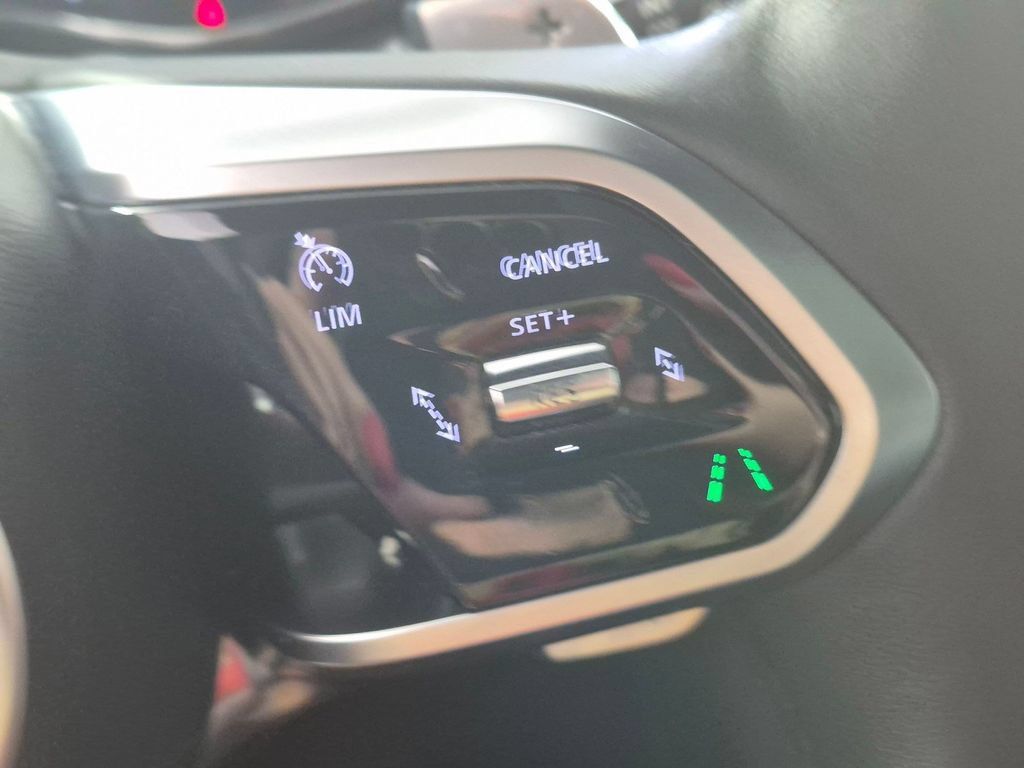 Used 2023 Jaguar F-PACE S AWD/4WD image 16
