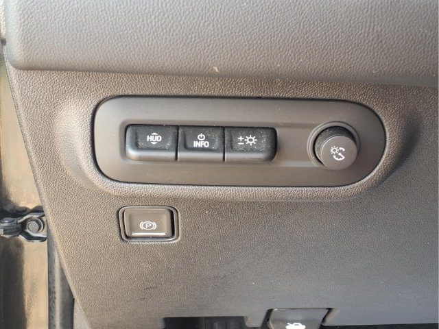 Used 2024 GMC Terrain SLT w/ Tech Package FWD image 15