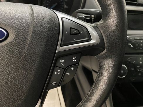 Used 2017 Ford Fusion SE image 25