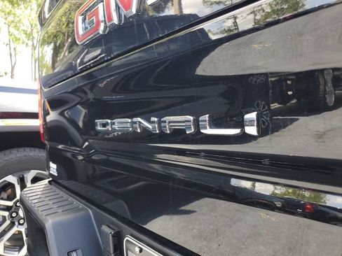 Used 2023 GMC Sierra 1500 Denali w/ Technology Package AWD/4WD image 8