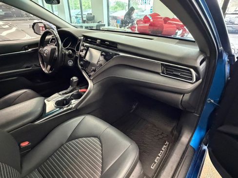 Used 2018 Toyota Camry SE FWD image 29