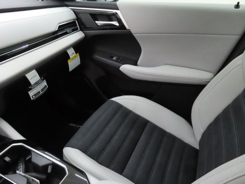 New 2026 Mitsubishi Outlander SE FWD image 18