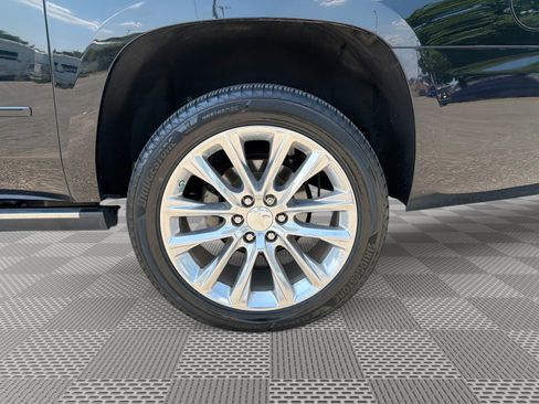 Used 2019 Chevrolet Suburban Premier w/ Premier Plus Edition AWD/4WD image 29