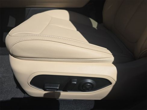 New 2025 Jeep Grand Cherokee L Limited image 30