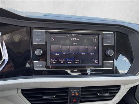 Used 2023 Volkswagen Jetta SE FWD image 18