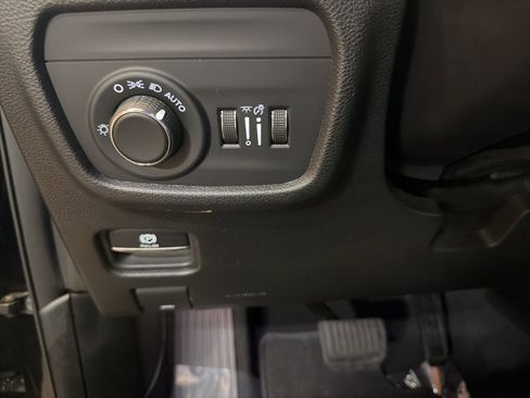 Used 2025 Jeep Grand Cherokee L Laredo RWD image 28