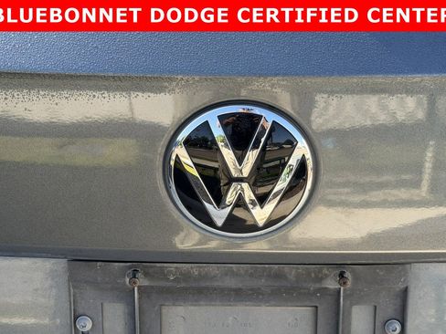 Used 2022 Volkswagen Taos SE w/ Panoramic Sunroof Package FWD image 18