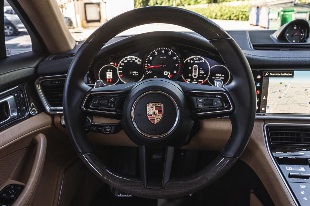 Used 2023 Porsche Panamera image 16