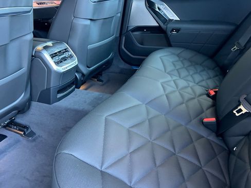 New 2025 BMW 740i image 14