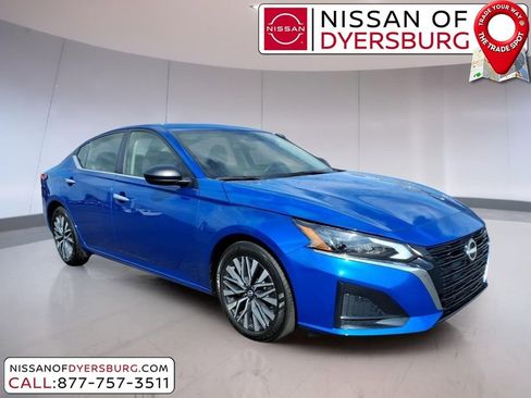 Used 2025 Nissan Altima 2.5 SV image 1