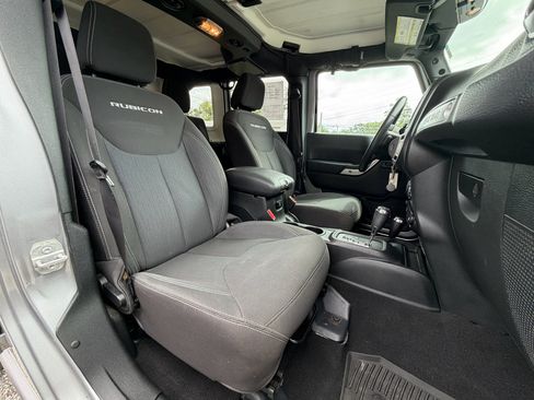 Used 2018 Jeep Wrangler Unlimited Rubicon w/ Connectivity Group image 13