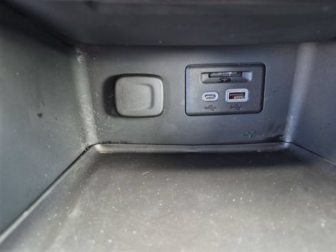 Used 2023 GMC Acadia AT4 w/ Technology Package AWD/4WD image 18