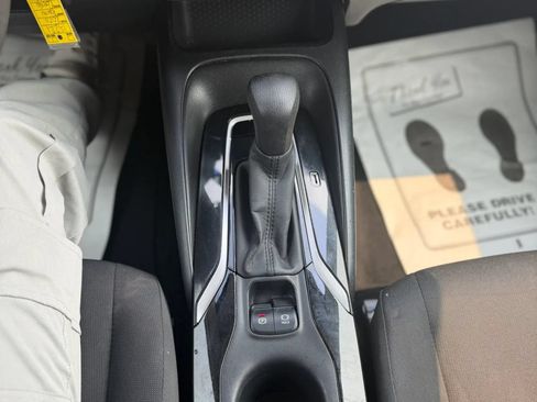 Used 2020 Toyota Corolla LE FWD image 15