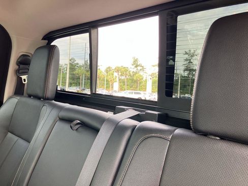 Used 2018 Nissan Titan SL w/ Chrome Package AWD/4WD image 22