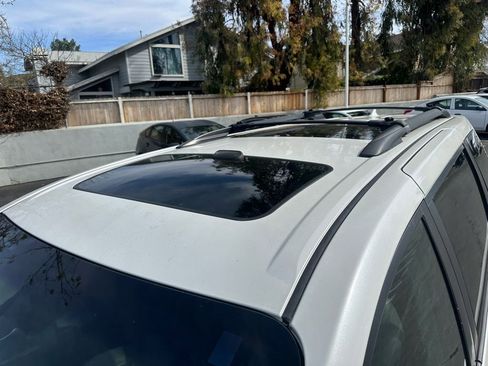 Used 2017 Toyota Sienna Limited image 8