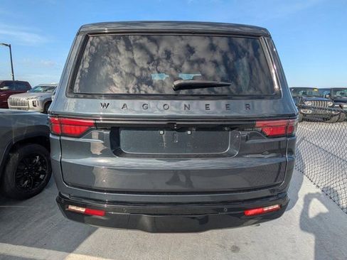 Used 2024 Jeep Wagoneer Series II image 3