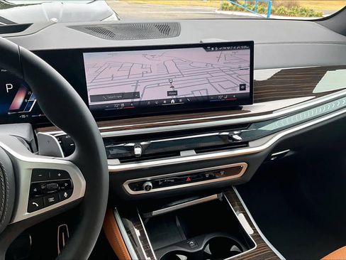 Used 2025 BMW X5 sDrive40i w/ M Sport Package image 6