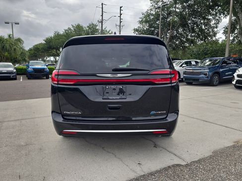 Used 2023 Chrysler Pacifica Pinnacle FWD image 7