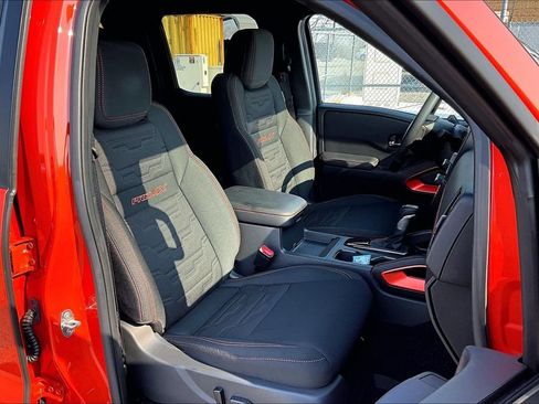 Used 2025 Nissan Frontier PRO-4X w/ Interior Protection Package image 10